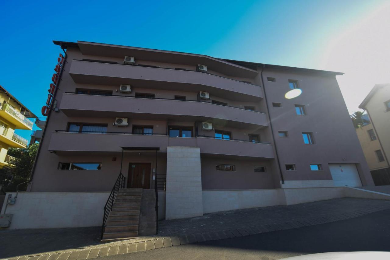Cabrio Apart Hotel Cluj Napoca Bagian luar foto